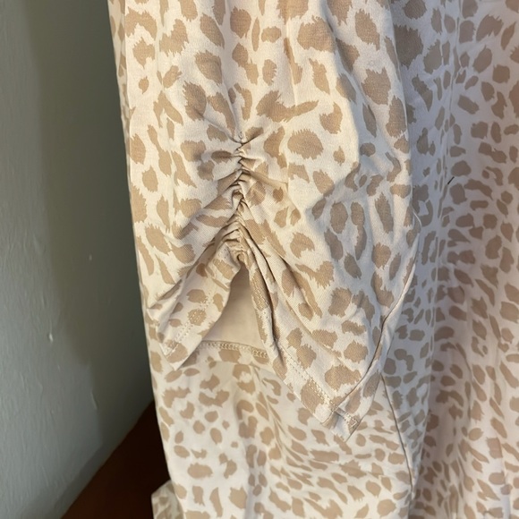 Animal print top - Picture 2 of 4